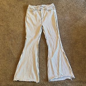 13/31 Judy Blue Super Flare Jeans